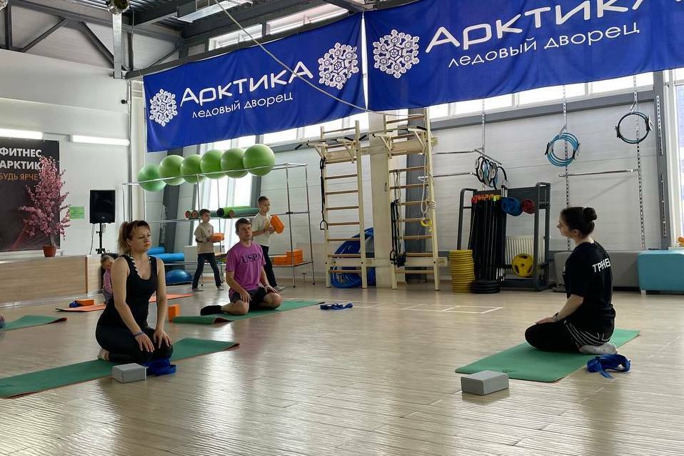 Хатха-йога – занятие в Арктика Фитнес, Видное